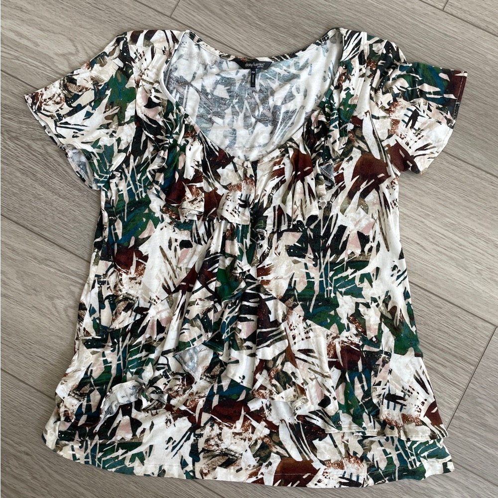 Daisy Fuentes short sleeve printed top